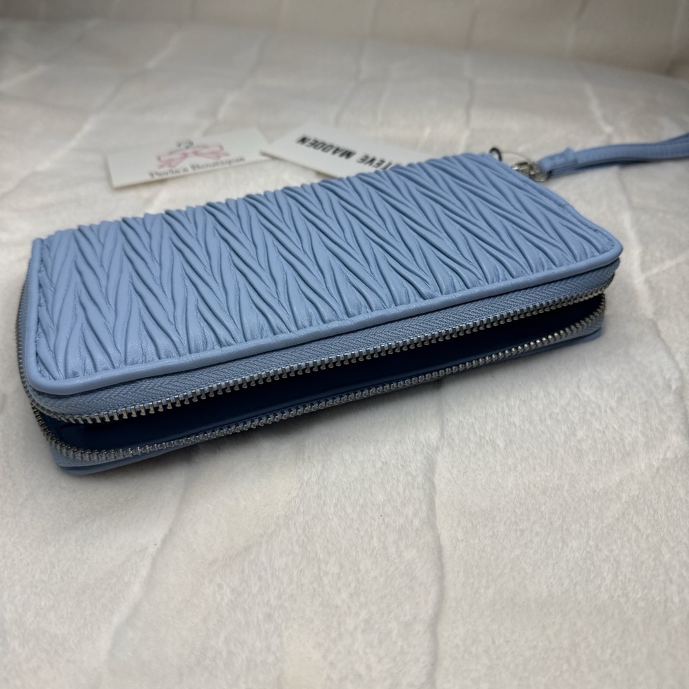Steve Madden Light Blue Quilted Zip-Around Wallet With A Wristlet Strap - Picture 3 of 4